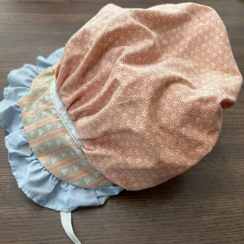 Vintage‎ 70s Toddler Prairie Bonnet Child Peach Calico Ruffle Brim Cottagecore